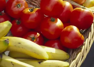 Cuiabá tem redução no preço da cesta básica, Banana e tomate ajudaram
